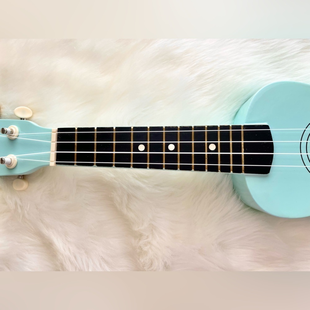 21β Ukulele Instrument - Picture 4 of 7